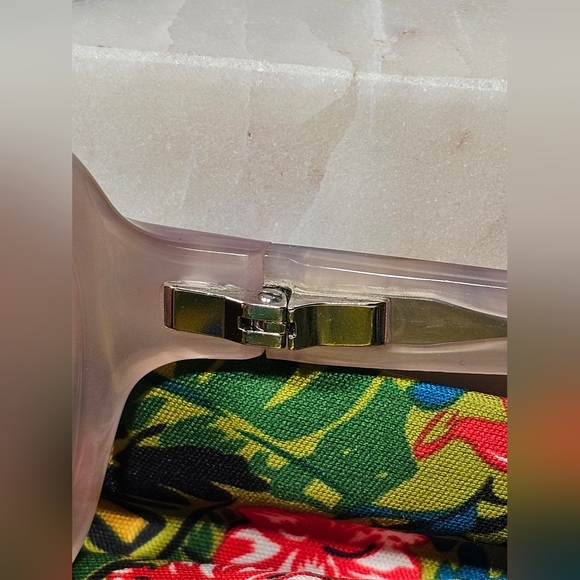 Maui Jim Rainbow Falls Polorized sunglasses with case. - Picture 12 of 16